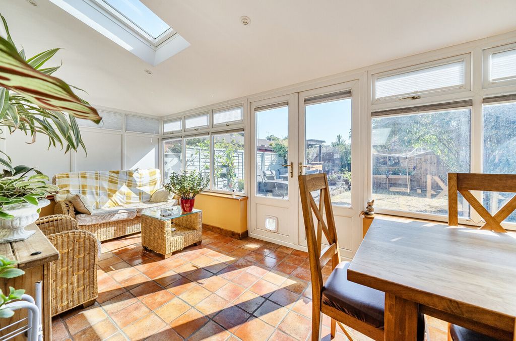 Property photo 3 of 21 1498954-13-6A69Cf...