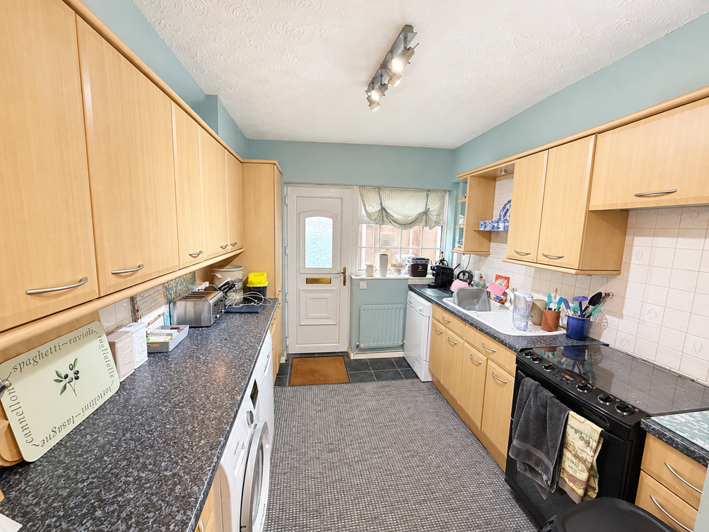 Property photo 3 of 9 Kitchen