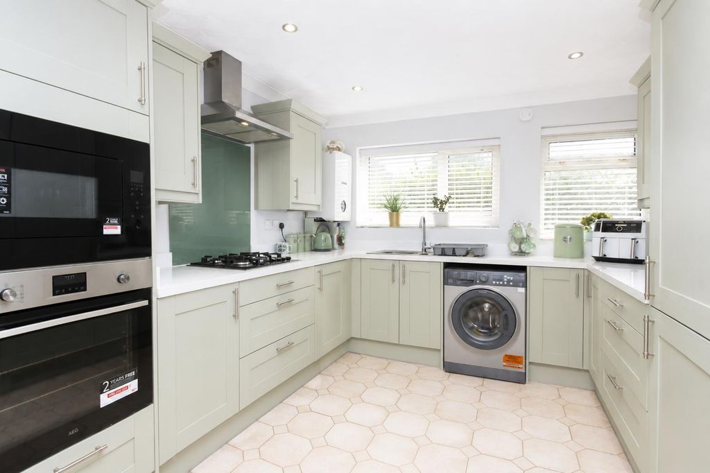Property photo 2 of 19 8Da43E53-12Fa-4357-9Ae7-B06098ccc366.Png