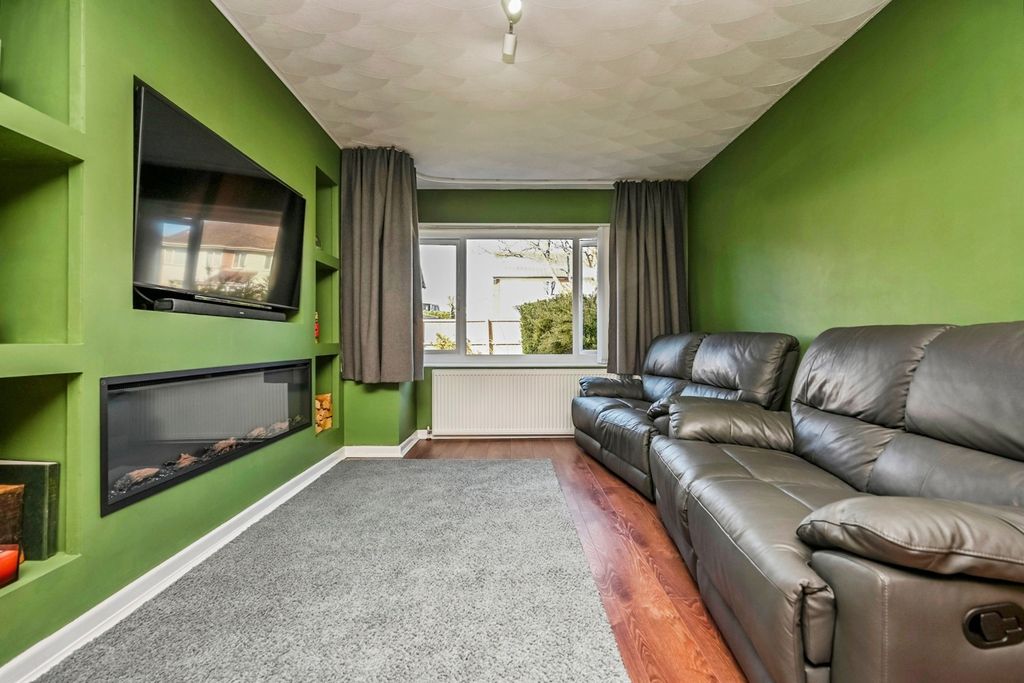 Property photo 3 of 17 Photo