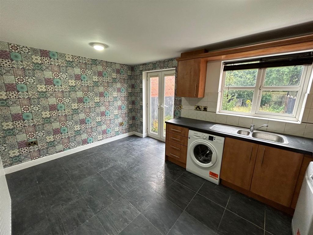 Property photo 3 of 10 Kitchen.Jpg