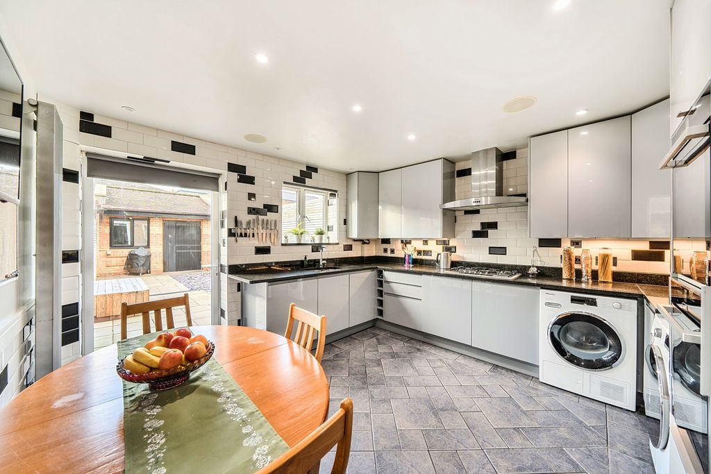 Property photo 1 of 20 Kitchen