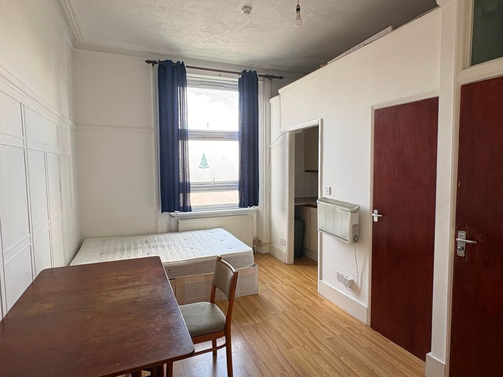 Property photo 1 of 3