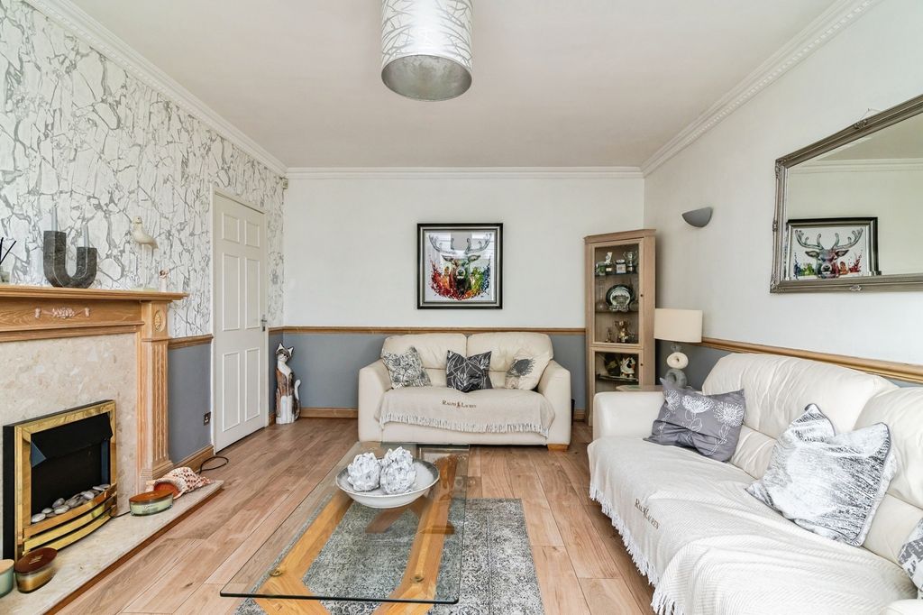 Property photo 3 of 21 Pbox-Img.Jpg