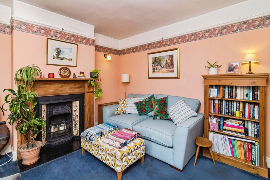 Property photo 2 of 20