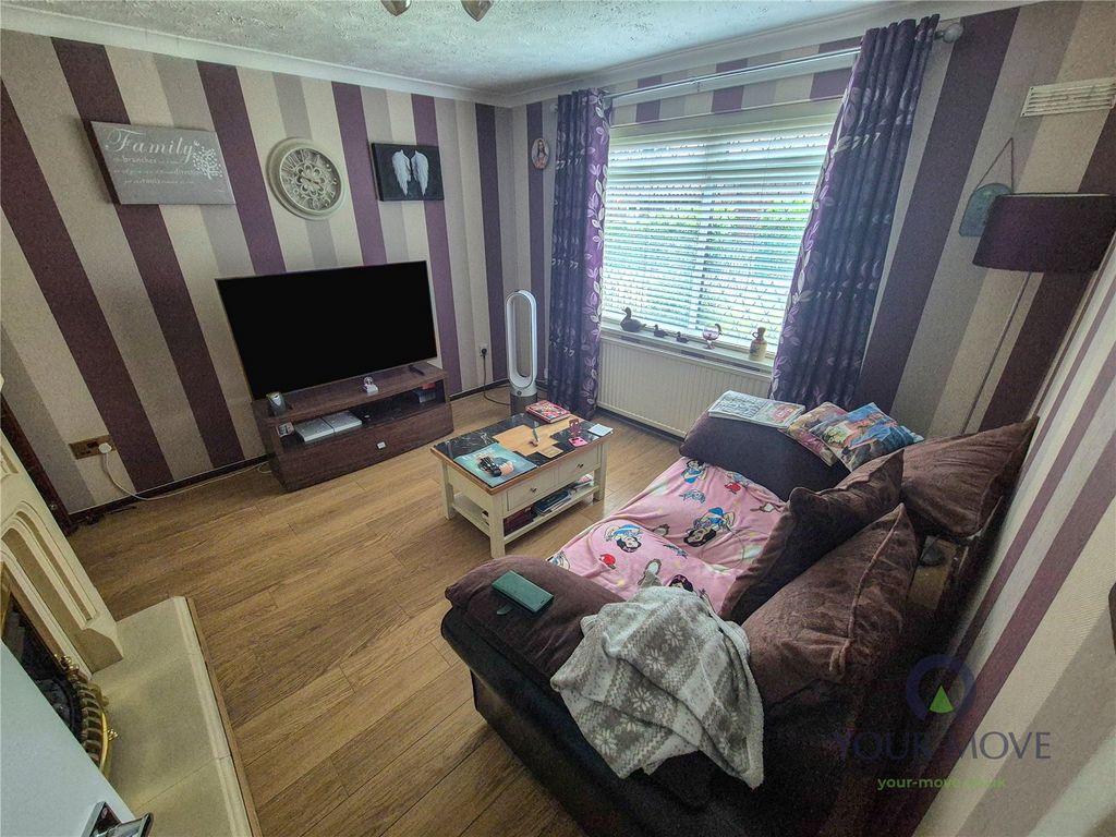 Property photo 2 of 11 Lounge