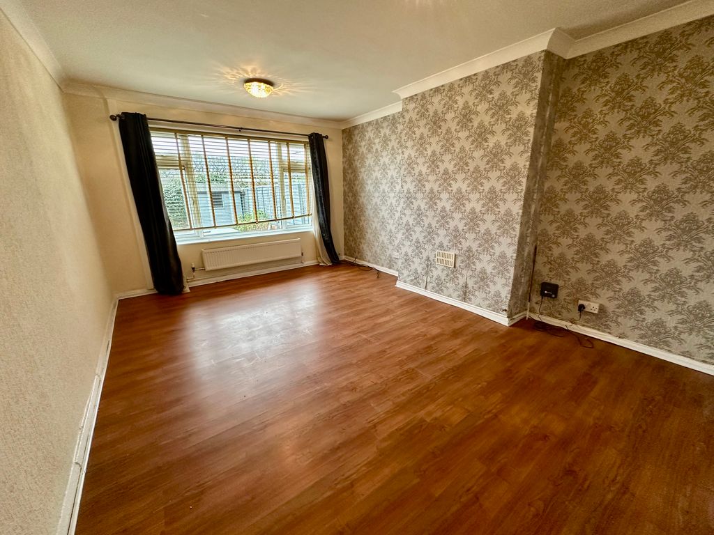 Property photo 3 of 11 Bedroom 1