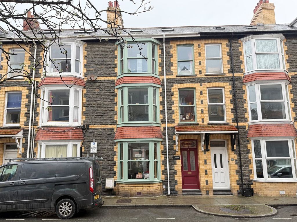 Property photo 2 of 32