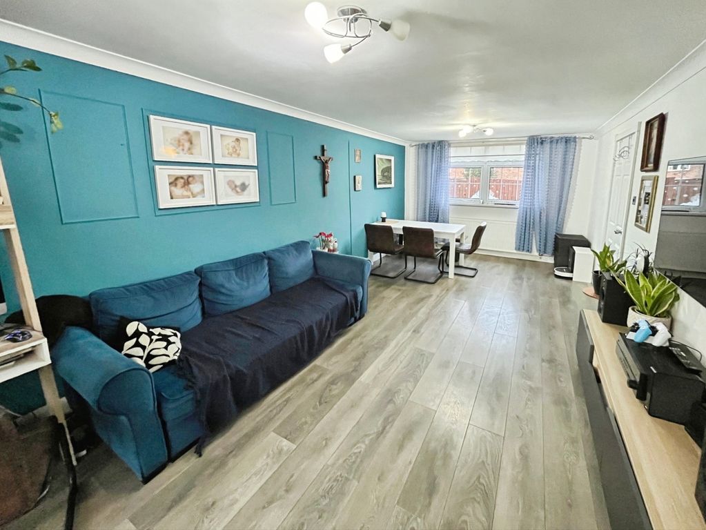 Property photo 3 of 15 Lounge/Diner