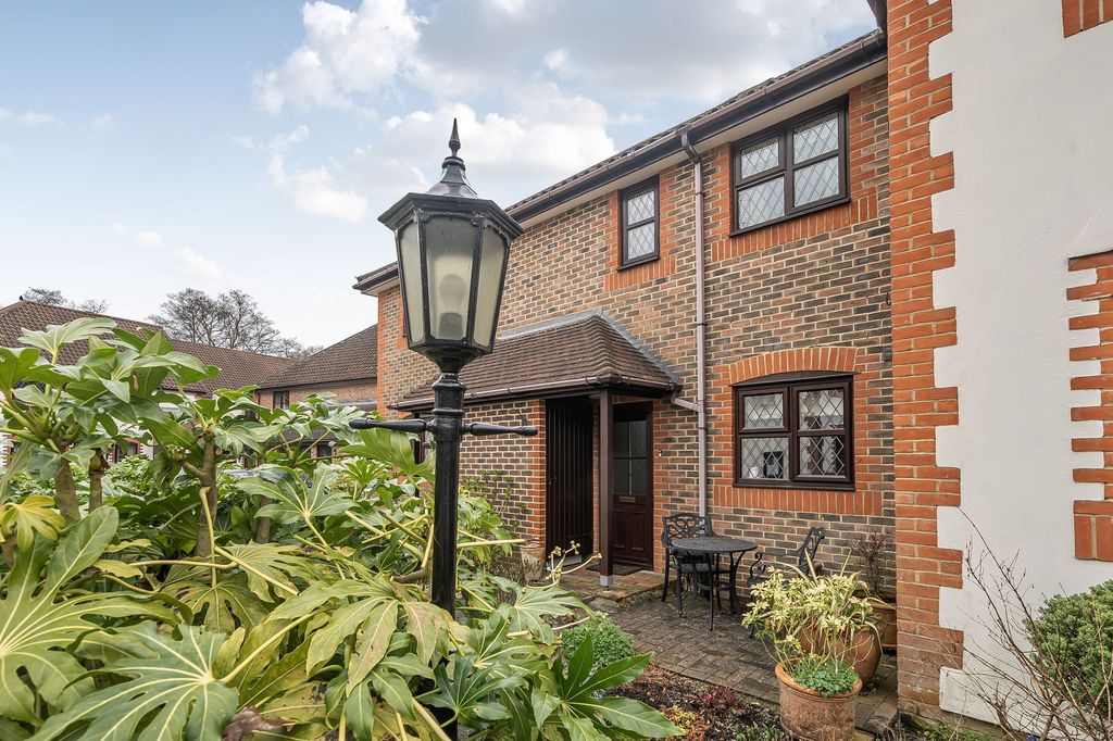 Property photo 1 of 11 Front