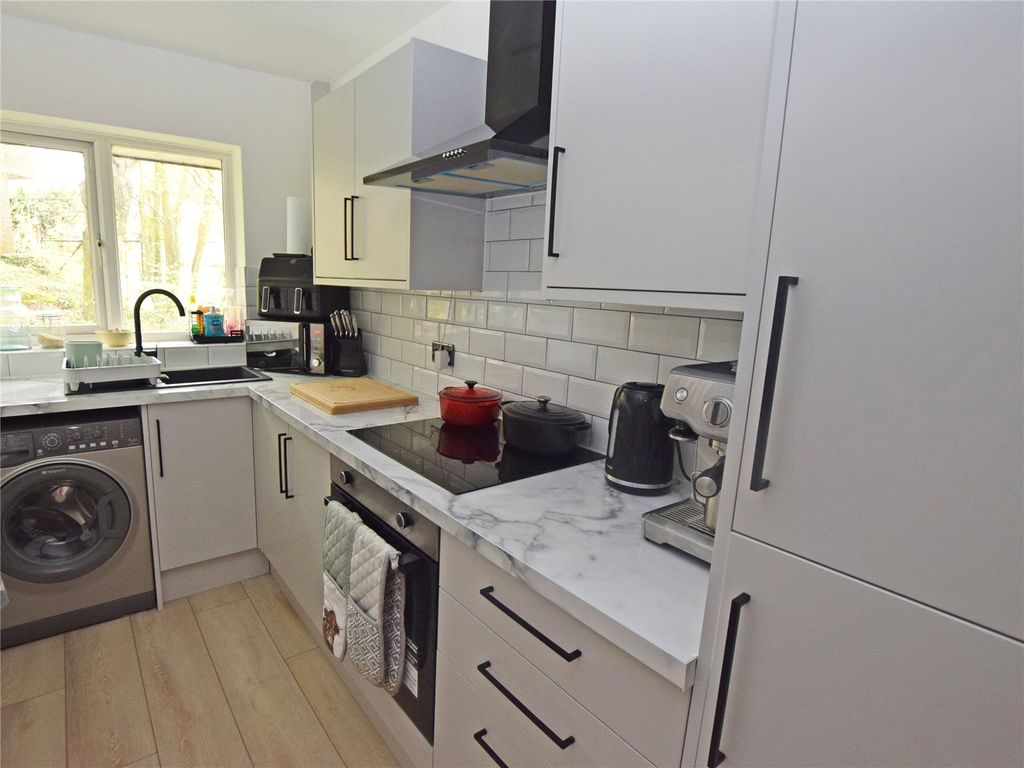Property photo 3 of 6 Kitchen