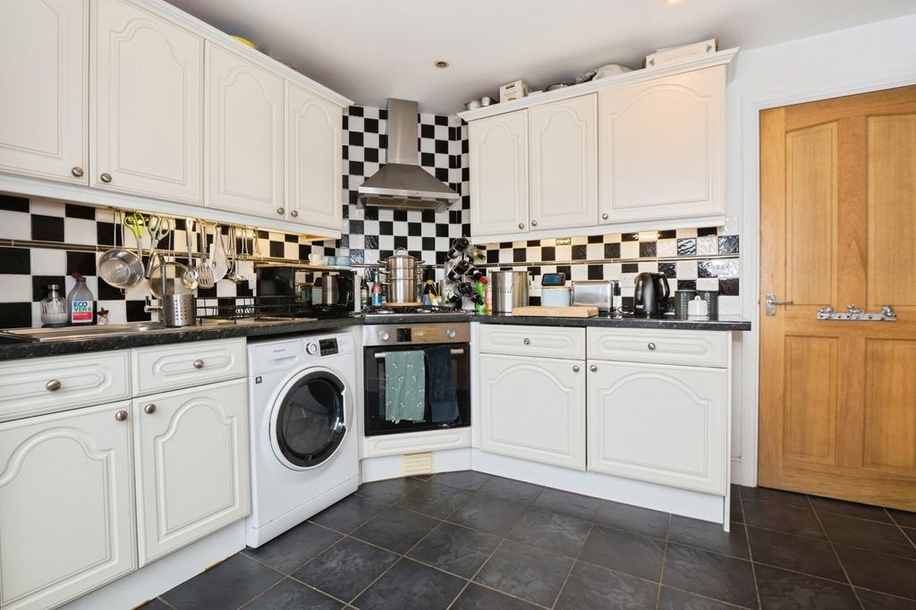 Property photo 3 of 17 Photo