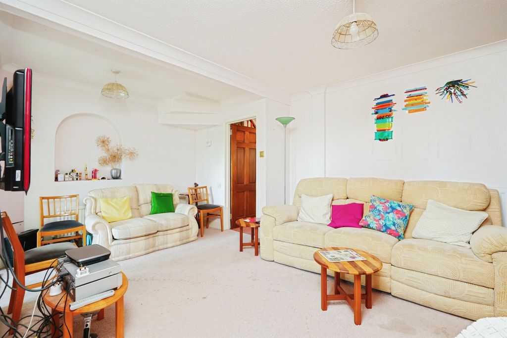 Property photo 2 of 14