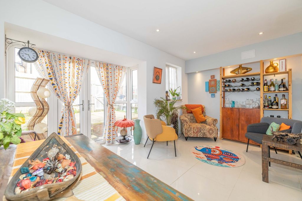 Property photo 2 of 17 Picture 2