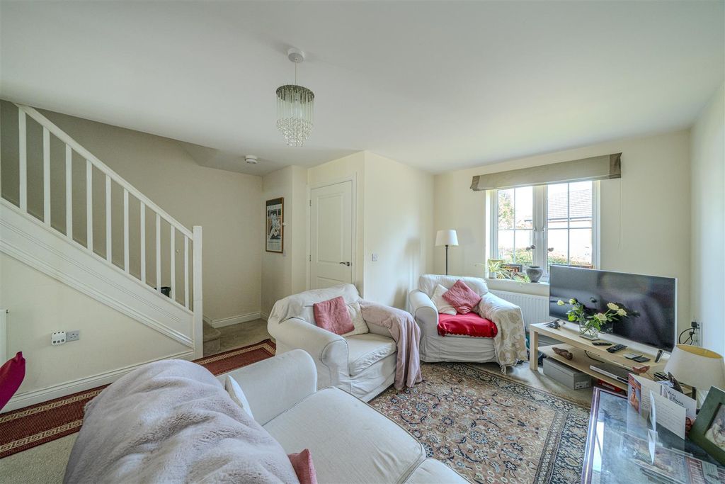 Property photo 2 of 17 Lounge