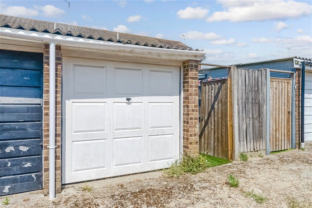 Property photo 3 of 4 Garage