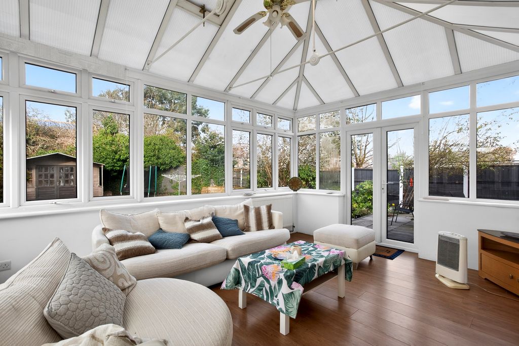 Property photo 3 of 25 Conservatory
