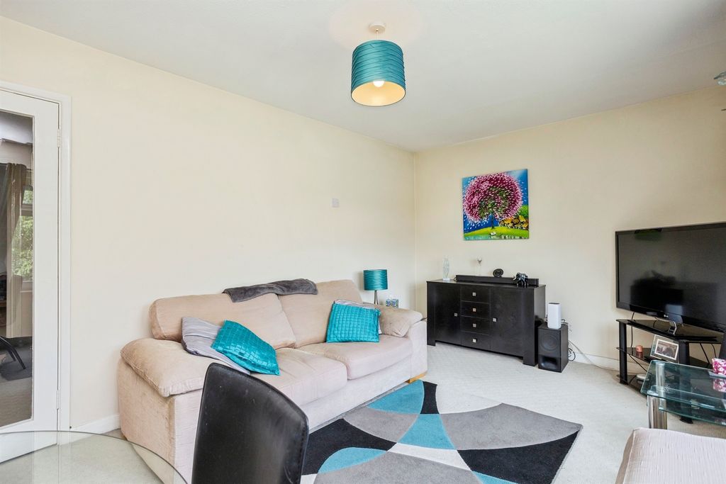 Property photo 3 of 12