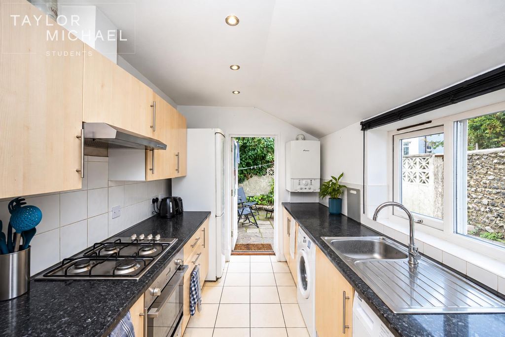 Property photo 1 of 12 Kitchen