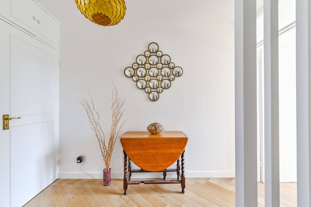 Property photo 2 of 21