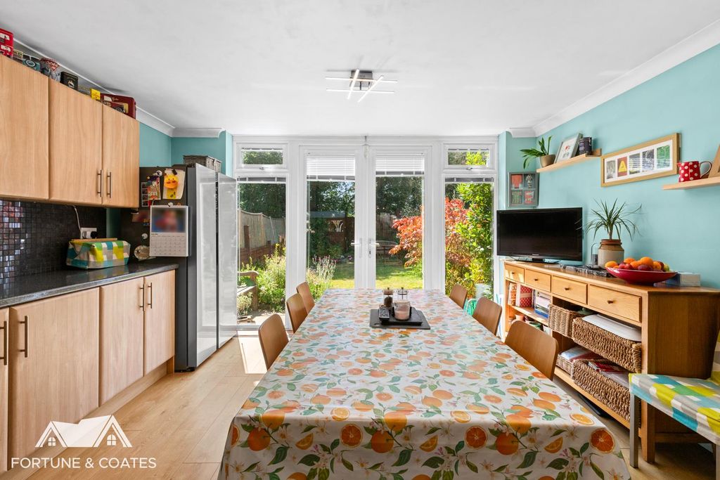Property photo 3 of 20 Priorycourt_4.Jpg