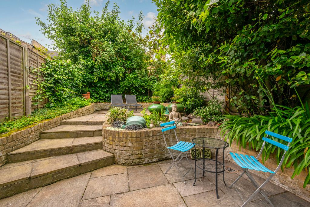 Property photo 3 of 35