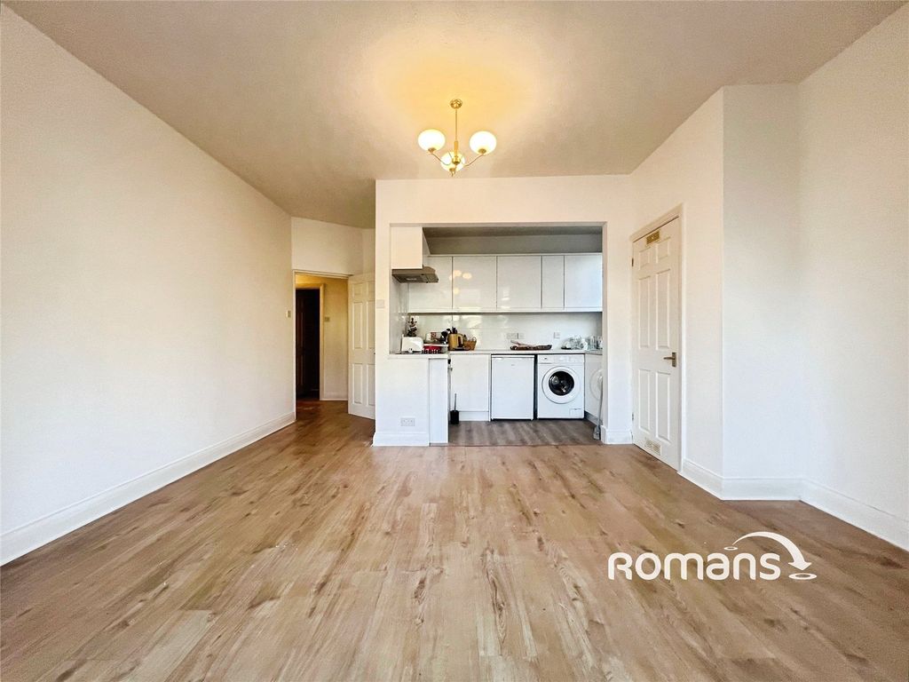 Property photo 3 of 8 Picture No. 14