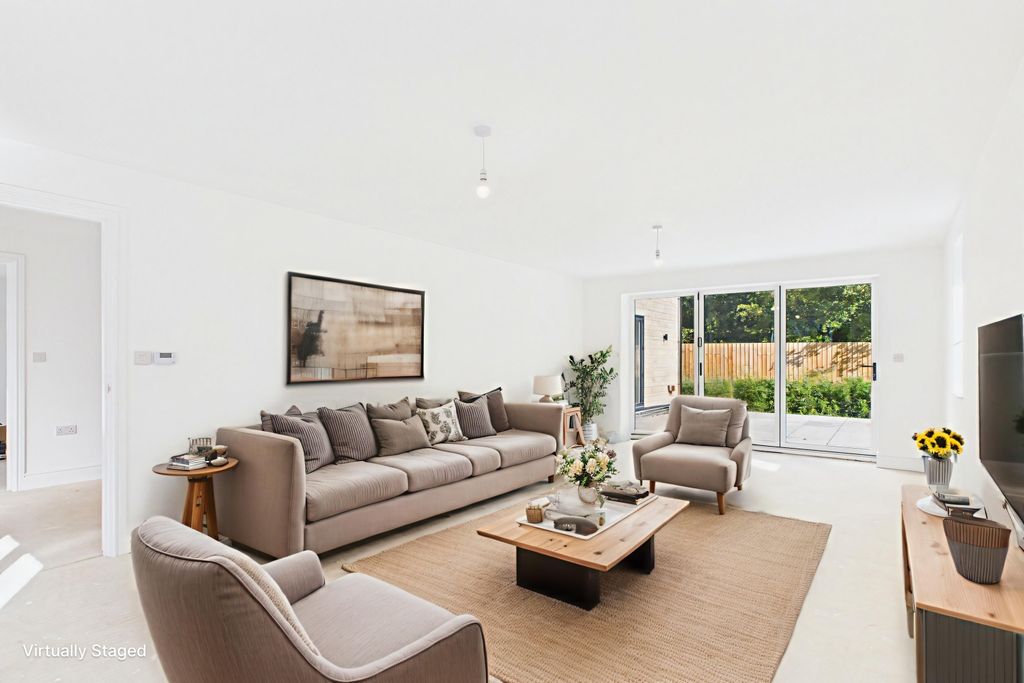 Property photo 2 of 41 Ewemove - Spalding - Pinstock Lane - Lounge