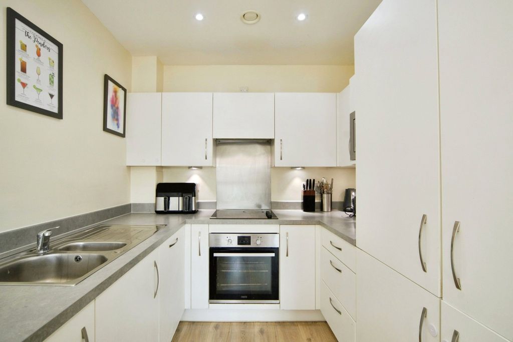 Property photo 3 of 19 Picture No. 02