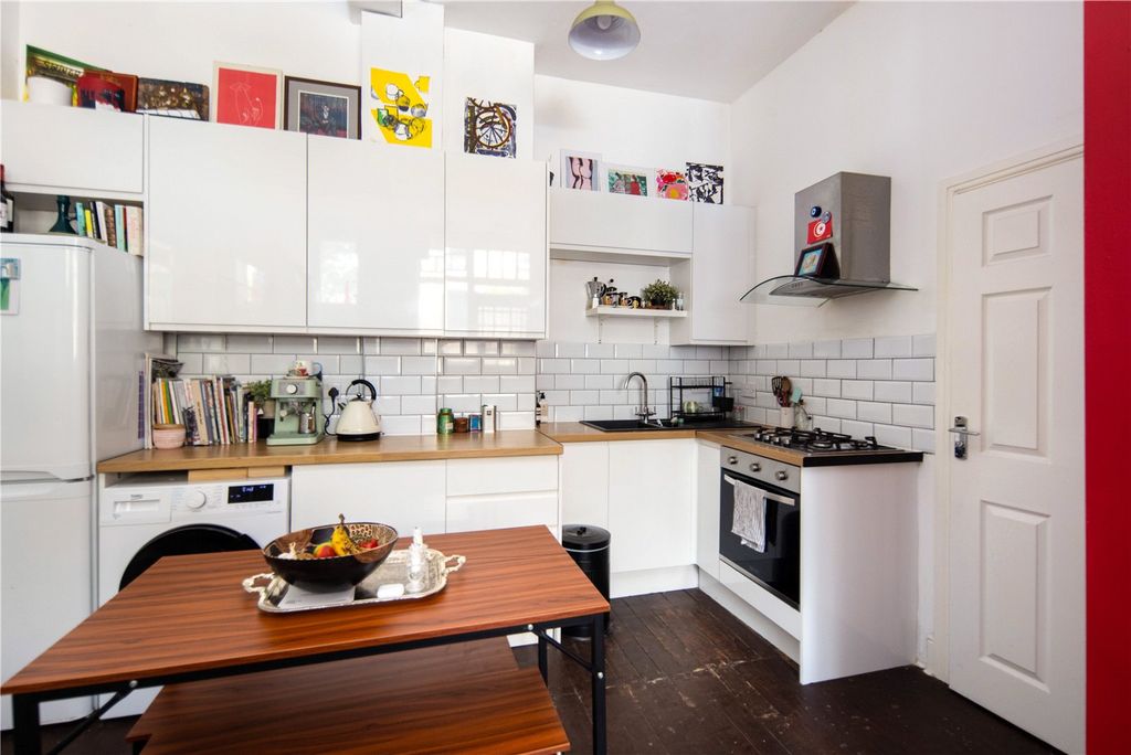 Property photo 3 of 12 Kitchen