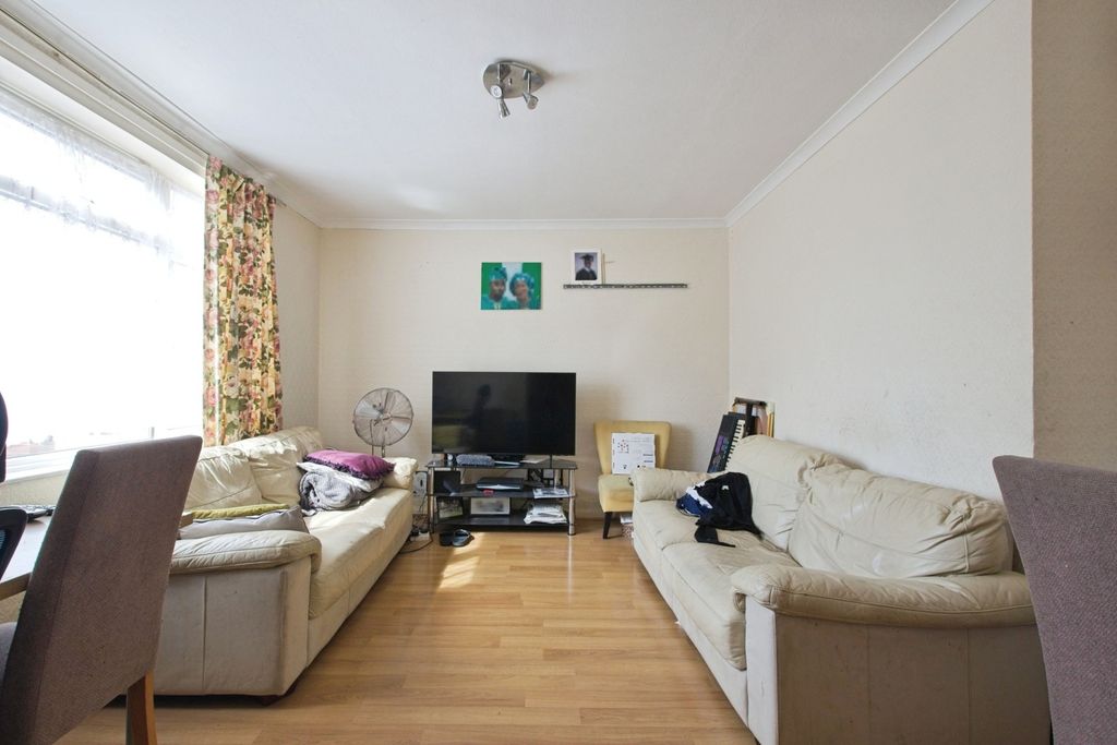Property photo 2 of 17 Photo