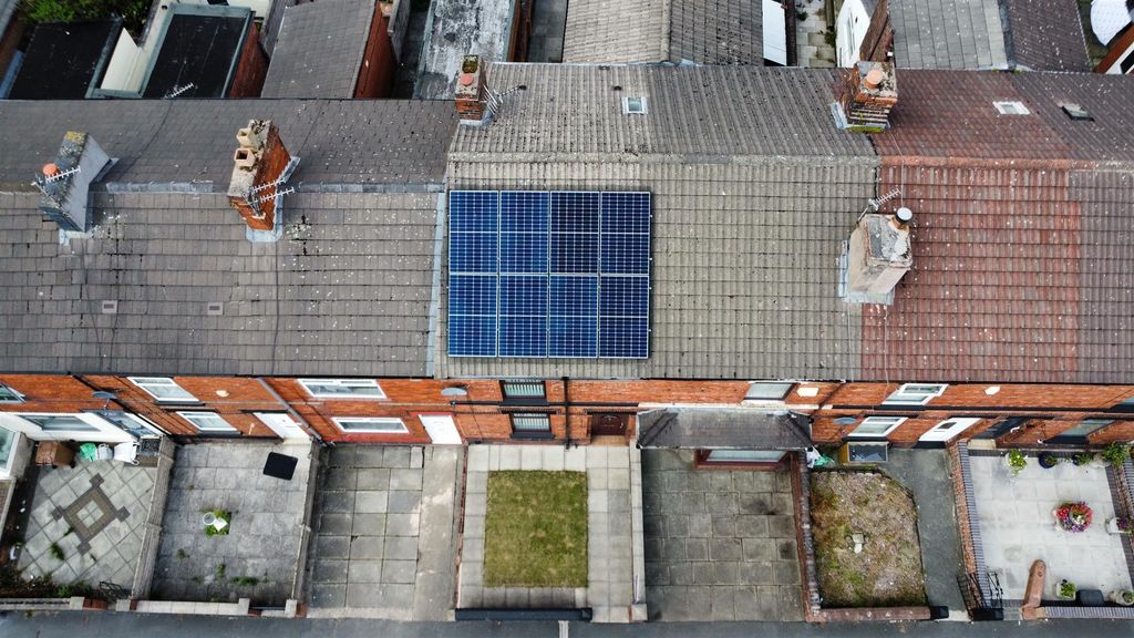 Property photo 2 of 19 West End Road Solar Panels