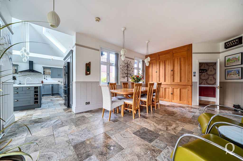 Property photo 3 of 50 9186595c-Eeaa-47c...