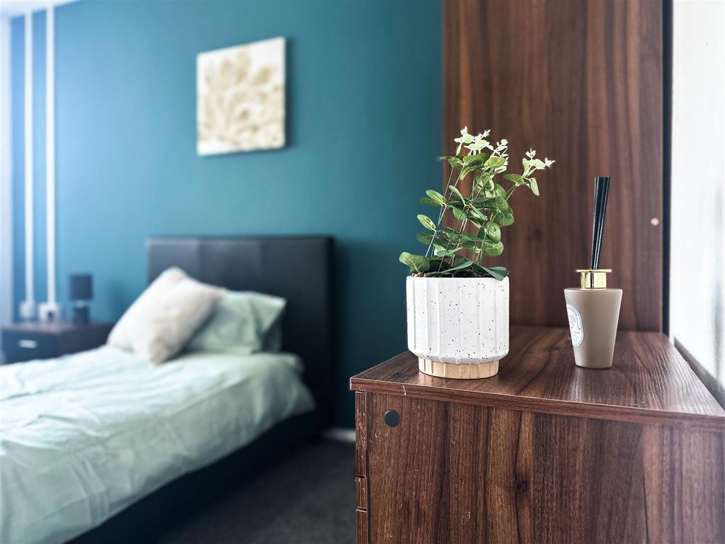 Property photo 3 of 8 Close Up.Jpg