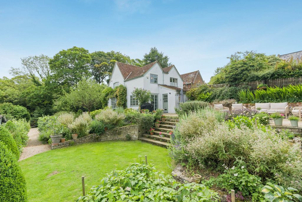 Property photo 1 of 30