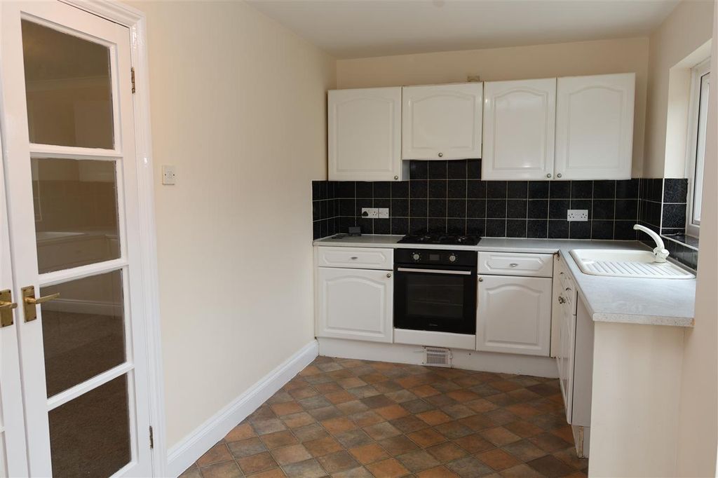 Property photo 3 of 10 Kitchen / Diner