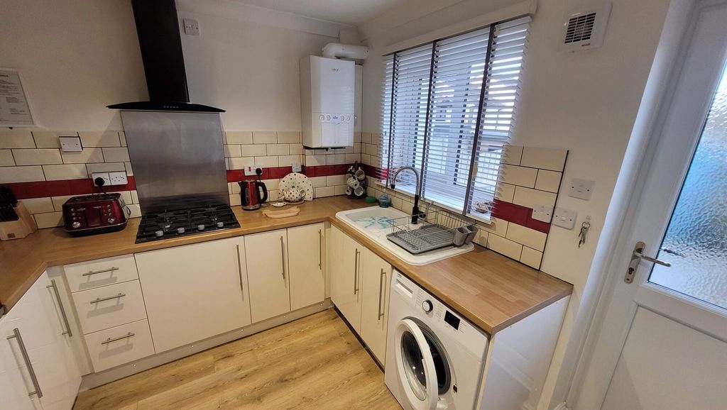 Property photo 2 of 17