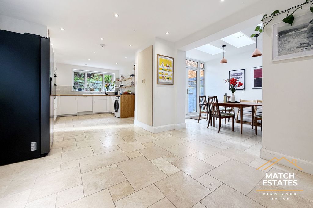 Property photo 3 of 21