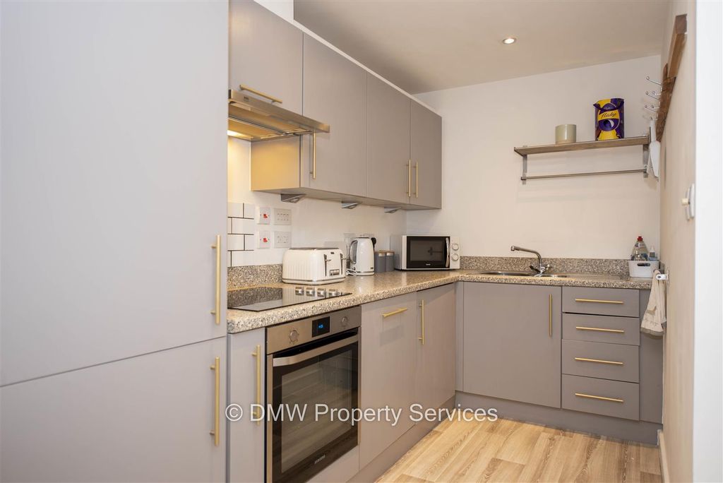 Property photo 3 of 10 Lounge/Kitchen/Diner