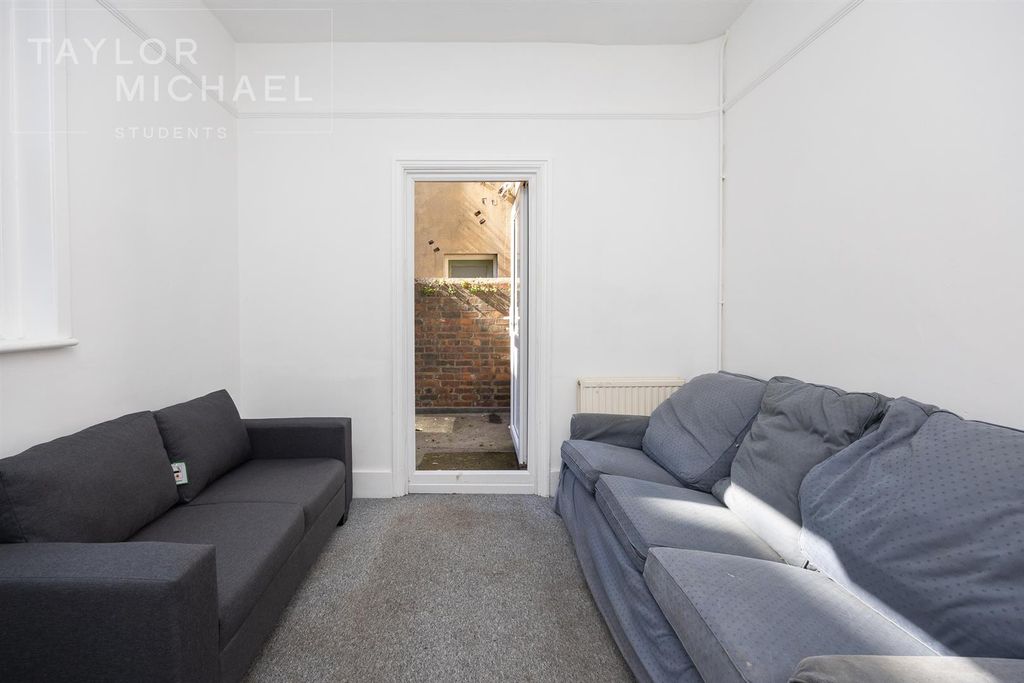 Property photo 3 of 17 Living Room