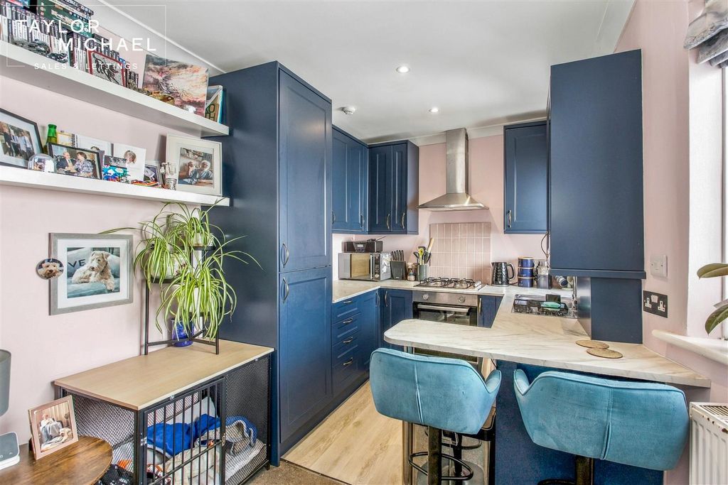 Property photo 3 of 16 Kitchen