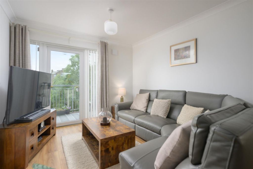 Property photo 2 of 34 6Edenbank-0024.Jpg