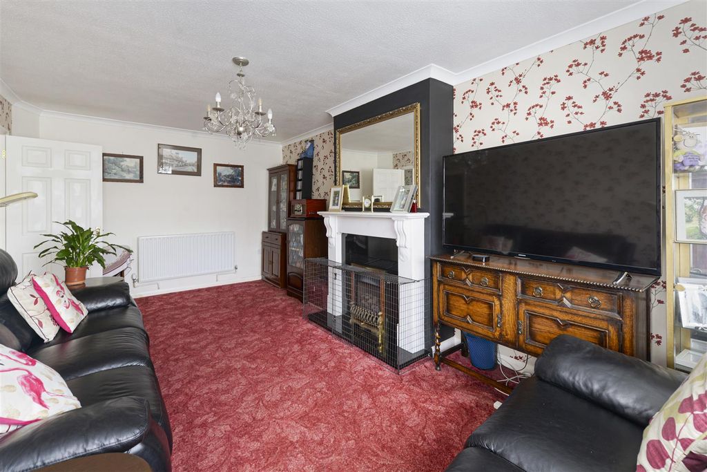 Property photo 3 of 12 04.