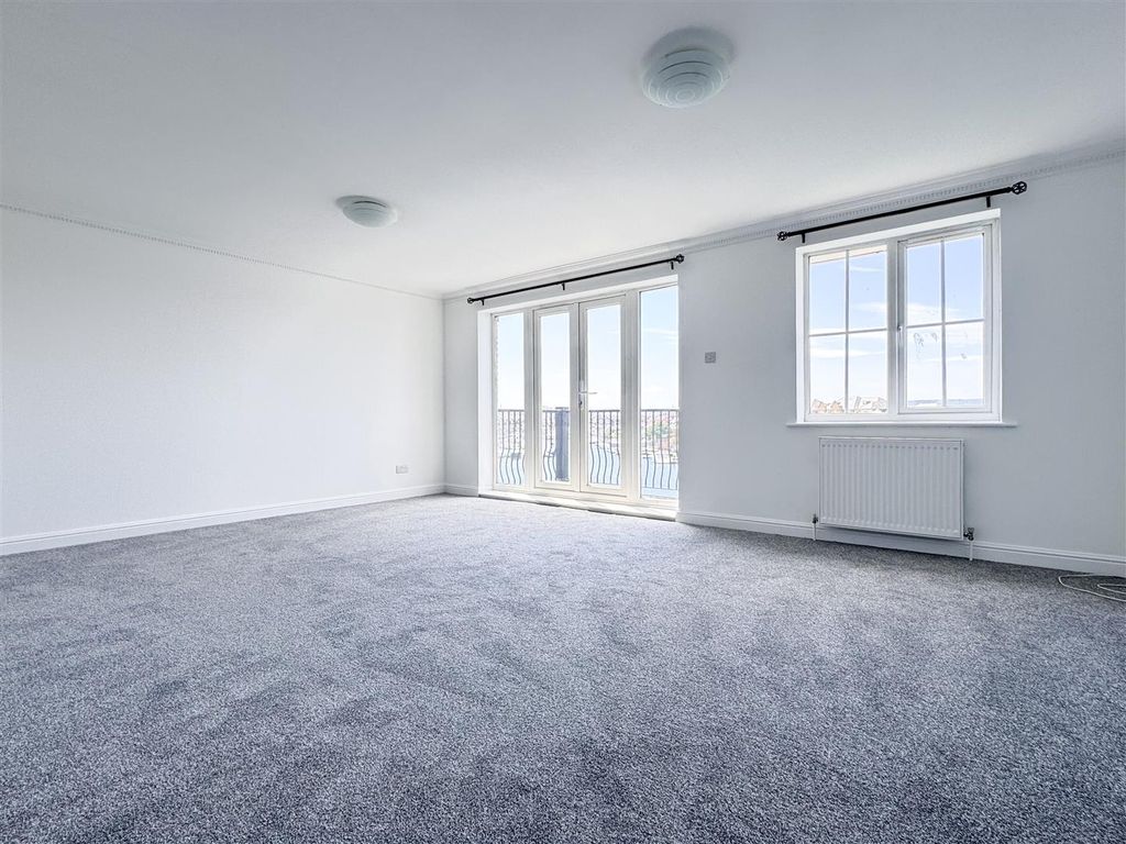 Property photo 3 of 14 Living Room