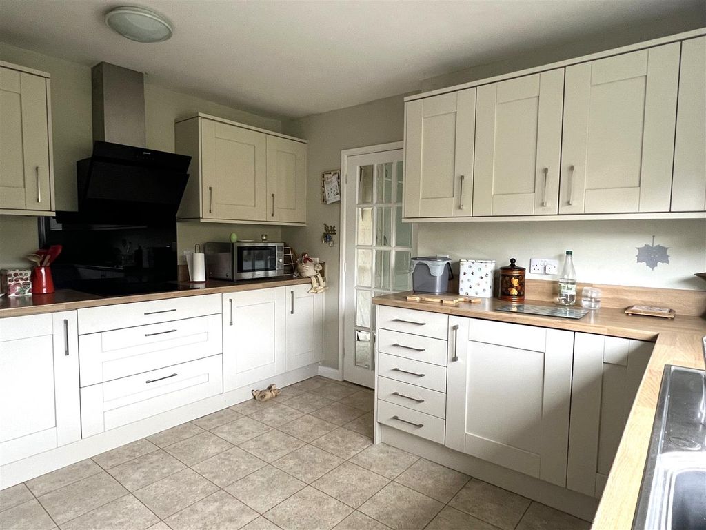 Property photo 3 of 29 Kitchen