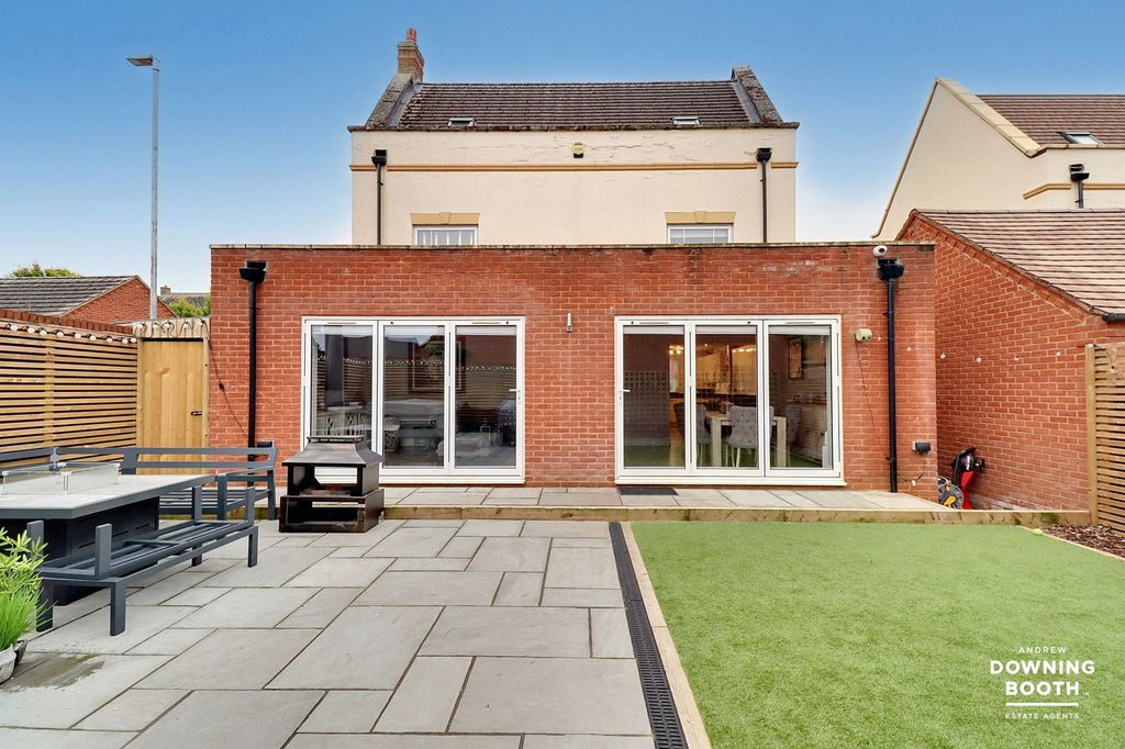 Property photo 3 of 31