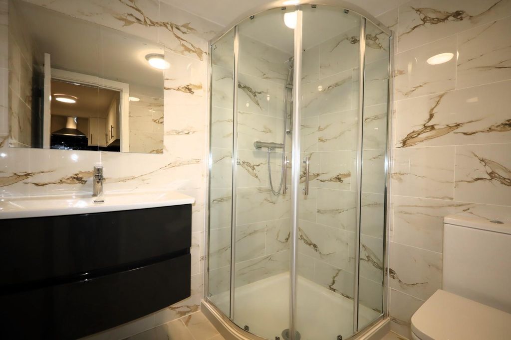 Property photo 3 of 7 Newly Fitted Shower Room