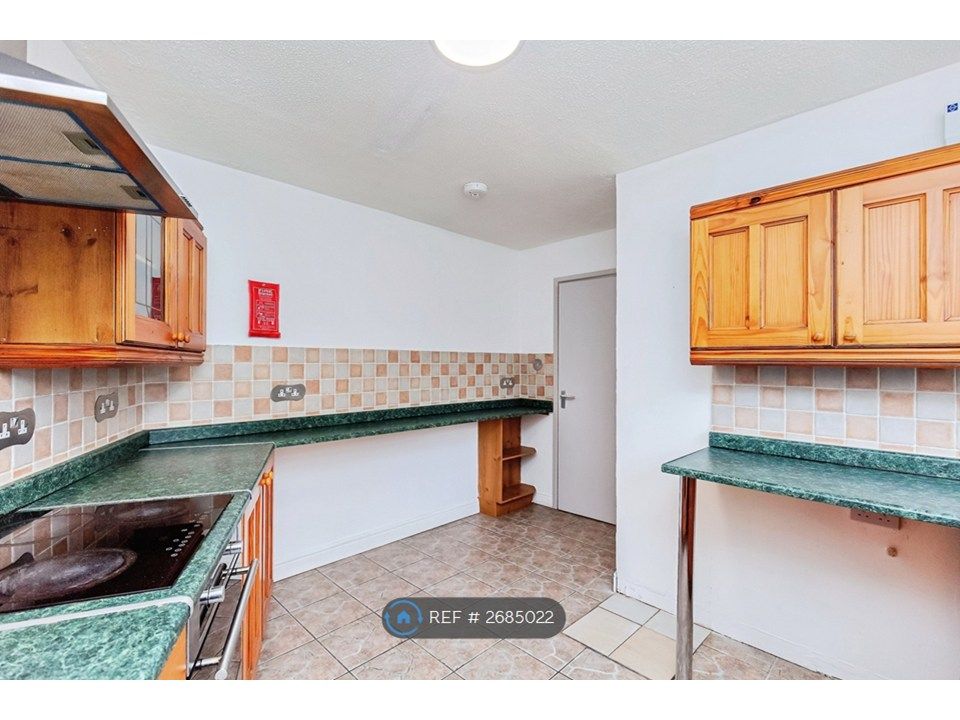 Property photo 3 of 17 Kitchen