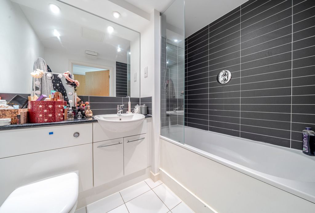 Property photo 3 of 15 1357687-18-68d323...