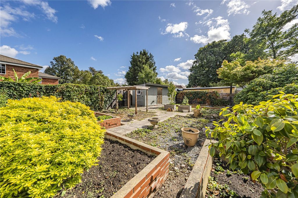 Property photo 2 of 18 Garden
